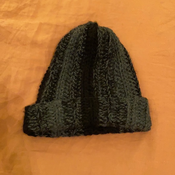 Hand-knit beanie - Picture 2 of 4